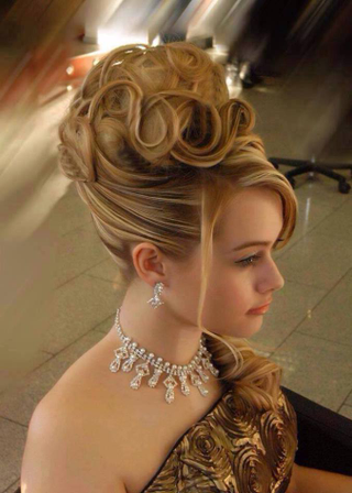 Illustration for article titled Things to Consider When Looking for a Wedding Hair and Make-Up Stylist in Rome